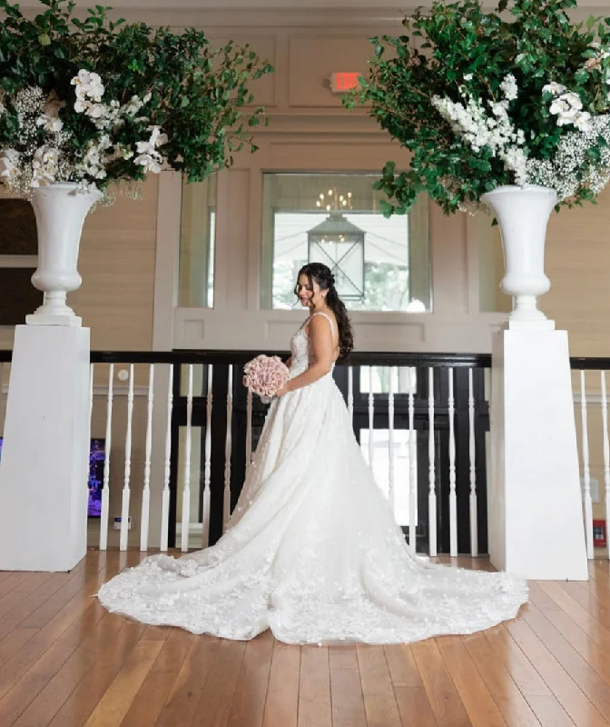 Elegant Ball Gown Wedding Dresses with Cathedral Train for LadiesMartina Liana 1244