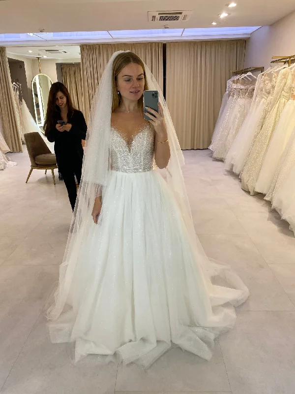 Wedding Dresses with Embroidered Paisley Patterns and Sequined Bodice and Tulle Skirt for an Exotic and Glamorous LookMilla Nova Meldi Wedding Dresses with Embroidered Paisley Patterns and Sequined Bodice and Tulle Skirt for an Exotic and Glamorous LookMilla Nova Meldi