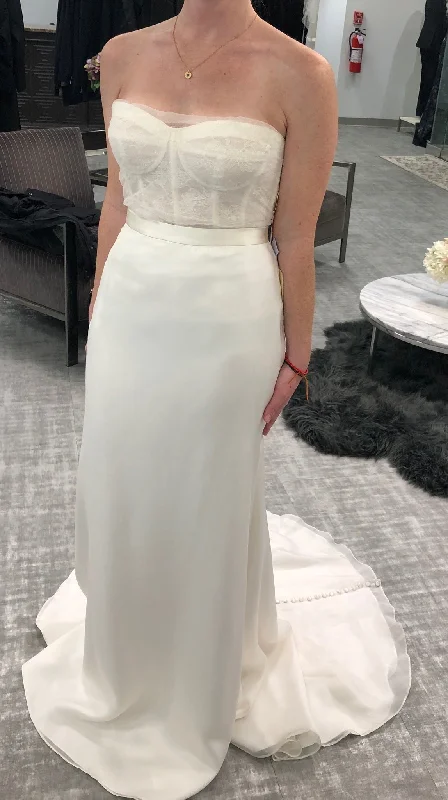 Wedding Dresses with Rhinestone Embellishments and Sheer Sleeves and Tulle Skirt for a Luxurious and Alluring LookMonique Lhuillier Corset Top Wedding Dresses with Rhinestone Embellishments and Sheer Sleeves and Tulle Skirt for a Luxurious and Alluring LookMonique Lhuillier Corset Top
