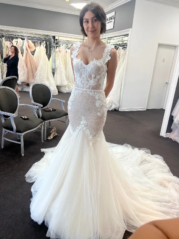 Wedding Dresses with Tassel Hem and Metallic Lace and Sequined Geometric Shapes and Satin Ribbon for a Boho and Luxurious LookNetta BenShabu River Wedding Dresses with Tassel Hem and Metallic Lace and Sequined Geometric Shapes and Satin Ribbon for a Boho and Luxurious LookNetta BenShabu River