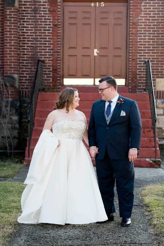 Chiffon Wedding Dresses with Slit and Embroidered Hem for Added EleganceOleg Cassini Crystal Encrusted Mikado Chiffon Wedding Dresses with Slit and Embroidered Hem for Added EleganceOleg Cassini Crystal Encrusted Mikado