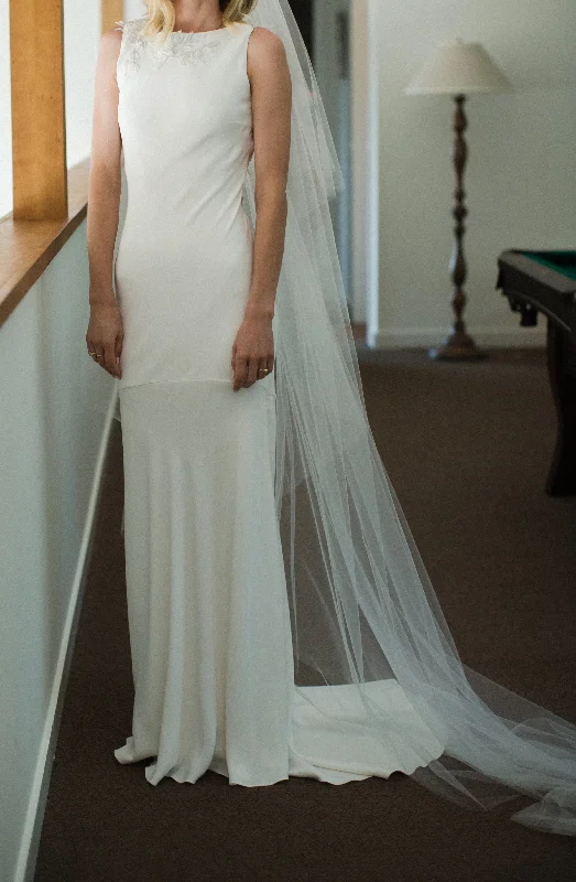 Lace Trimmed Wedding Dresses with Backless Design for a Sexy VibeOscar de la Renta Daisy 2015