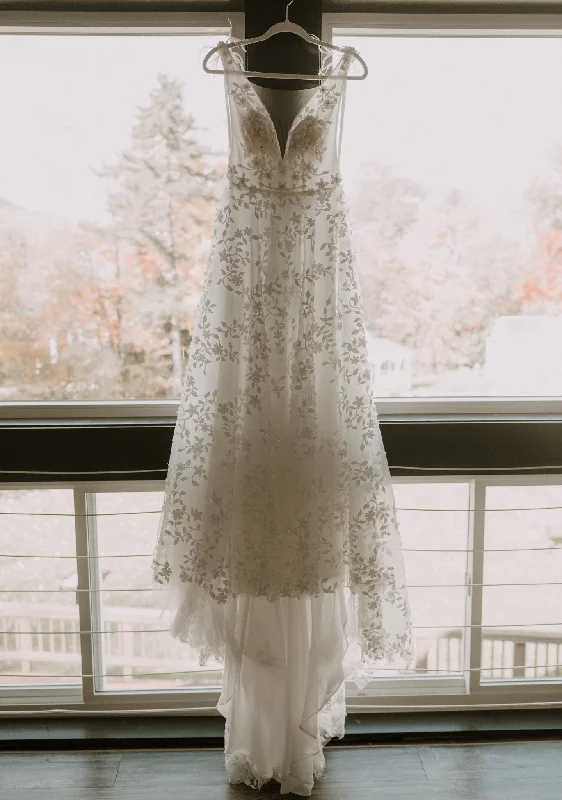 Wedding Dresses with Satin Trimmed Collar and Bow Back and Embroidered Skirt and Sequined Bodice and Belt for a Classic and Glamorous LookOther Elizabeth Wedding Dresses with Satin Trimmed Collar and Bow Back and Embroidered Skirt and Sequined Bodice and Belt for a Classic and Glamorous LookOther Elizabeth