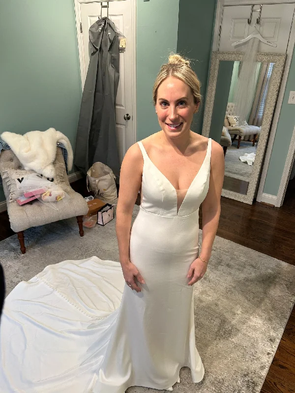Wedding Dresses with Cut Out Details and Lace Insertions for a Bold and Feminine LookOther Mira Wedding Dresses with Cut Out Details and Lace Insertions for a Bold and Feminine LookOther Mira