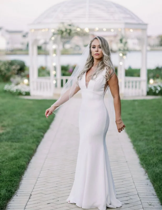 Strapless Wedding Dresses with Crystal Embellishments for a Sparkling LookPaloma Blanca 4931 Strapless Wedding Dresses with Crystal Embellishments for a Sparkling LookPaloma Blanca 4931