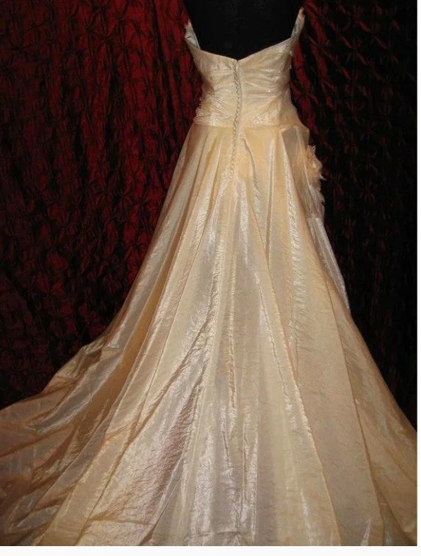 Wedding Dresses with Pleated Skirts and Lace Overlay and Bow at the Back for a Feminine and Timeless LookPronovias Uango Wedding Dresses with Pleated Skirts and Lace Overlay and Bow at the Back for a Feminine and Timeless LookPronovias Uango