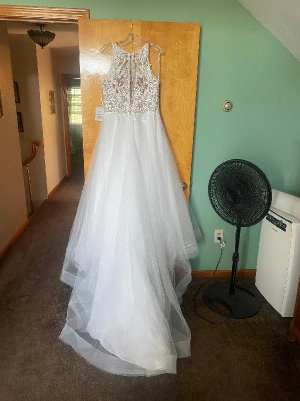 Wedding Dresses with Ruffled Sleeves and High Neck and Belt for a Dramatic and Elegant LookRebecca Ingram Ardelle Wedding Dresses with Ruffled Sleeves and High Neck and Belt for a Dramatic and Elegant LookRebecca Ingram Ardelle