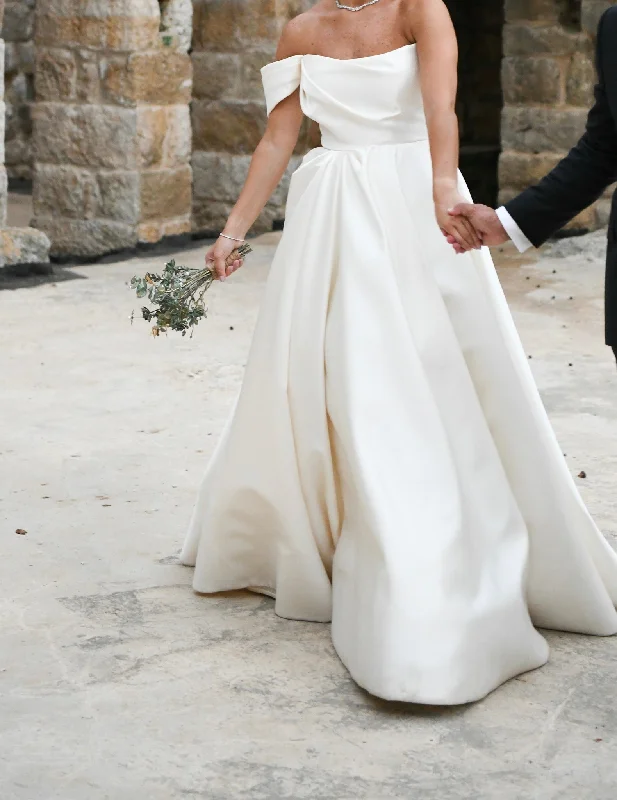 Wedding Dresses with Beaded Floral Wreath on the Bodice and Tulle Skirt and High Neck for a Delicate and Festive LookSarah Seven Cody Wedding Dresses with Beaded Floral Wreath on the Bodice and Tulle Skirt and High Neck for a Delicate and Festive LookSarah Seven Cody