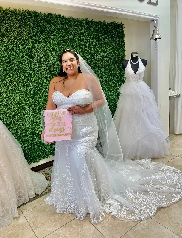 Beaded Wedding Dresses with Tulle and Lace Combo for a Dreamy LookStella York 21080E Beaded Wedding Dresses with Tulle and Lace Combo for a Dreamy LookStella York 21080E