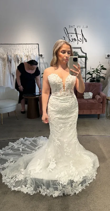 Wedding Dresses with Beaded Floral Wreath on the Bodice and Tulle Skirt and High Neck for a Delicate and Festive LookStella York 7736 Wedding Dresses with Beaded Floral Wreath on the Bodice and Tulle Skirt and High Neck for a Delicate and Festive LookStella York 7736