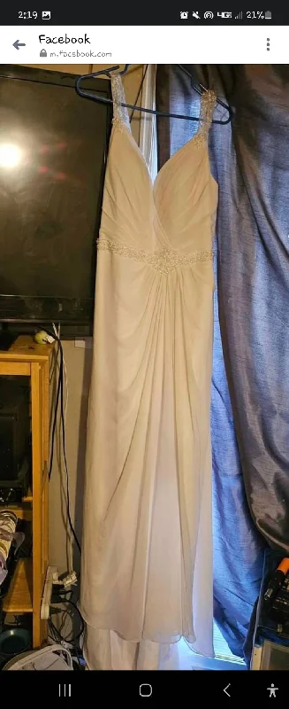 Lace Trimmed Wedding Dresses with Backless Design for a Sexy VibeVenus PA9218
