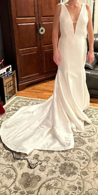 Mesh Paneled Wedding Dresses with Beaded Appliques for a Modern EdgeVera Wang Emilie Mesh Paneled Wedding Dresses with Beaded Appliques for a Modern EdgeVera Wang Emilie