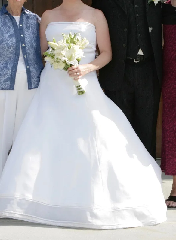 Strapless Wedding Dresses with Tassel Accents and Sequined Belt for a Fun LookVera Wang Emily Strapless Wedding Dresses with Tassel Accents and Sequined Belt for a Fun LookVera Wang Emily
