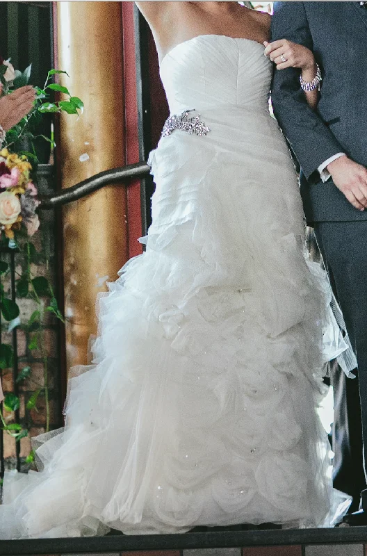 Tube Wedding Dresses with Beaded Waistband for a Simple and Chic StyleVera Wang Kassia Tube Wedding Dresses with Beaded Waistband for a Simple and Chic StyleVera Wang Kassia