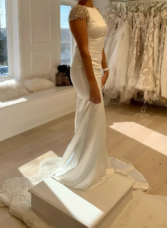 Short Wedding Dresses with Sequined Bodice for a Fun and Flirty LookWONÁ Concept Esti Short Wedding Dresses with Sequined Bodice for a Fun and Flirty LookWONÁ Concept Esti
