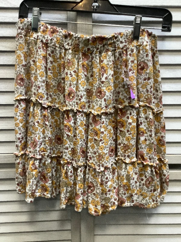 Tiered skirts in an ombre color effectFlowered Skirt Mini & Short Cynthia Rowley, Size L