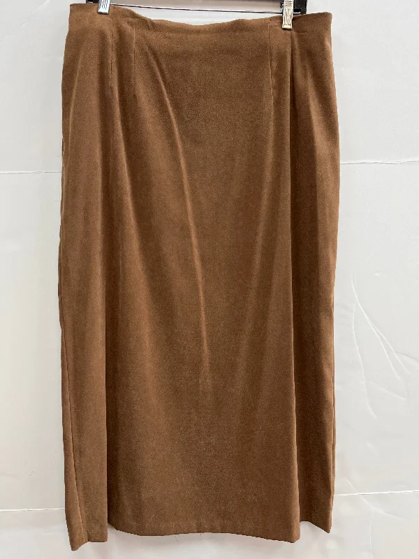 Wrap skirts in a printed cotton fabricSkirt Maxi By Briggs  Size: 16