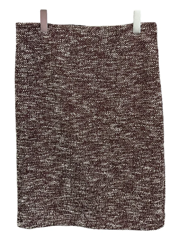 Skirts with an elasticated back waistSkirt Midi By Ann Taylor  Size: L