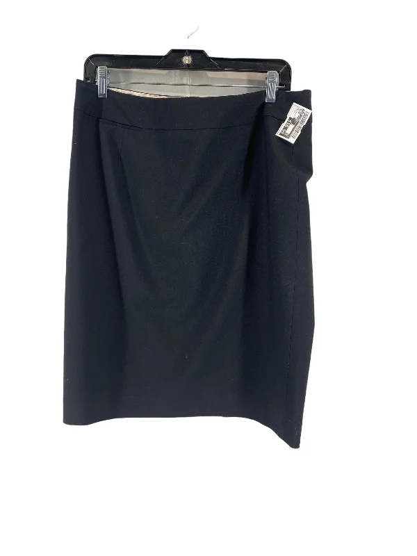 Tiered skirts for a fun and feminine silhouetteSkirt Midi By Anne Klein  Size: 12