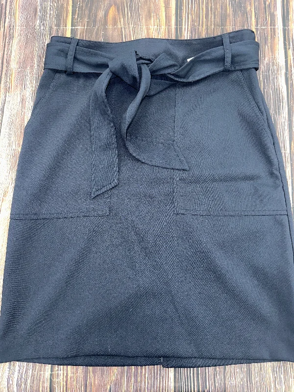 Leather look skirts in a budget-friendly optionSkirt Midi By Banana Republic Size: 4 Leather look skirts in a budget-friendly optionSkirt Midi By Banana Republic Size: 4