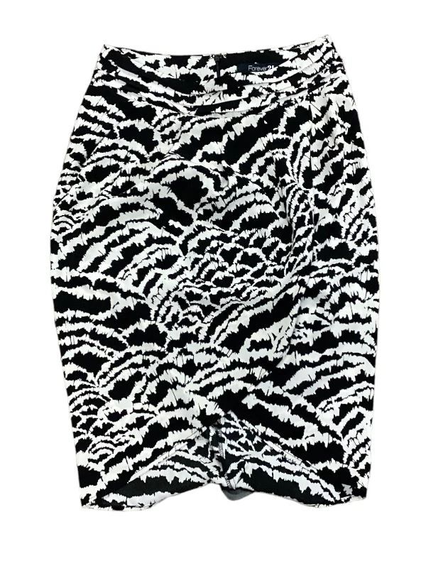 Ruffled skirts in a bold, solid colorSkirt Midi By Forever 21  Size: S