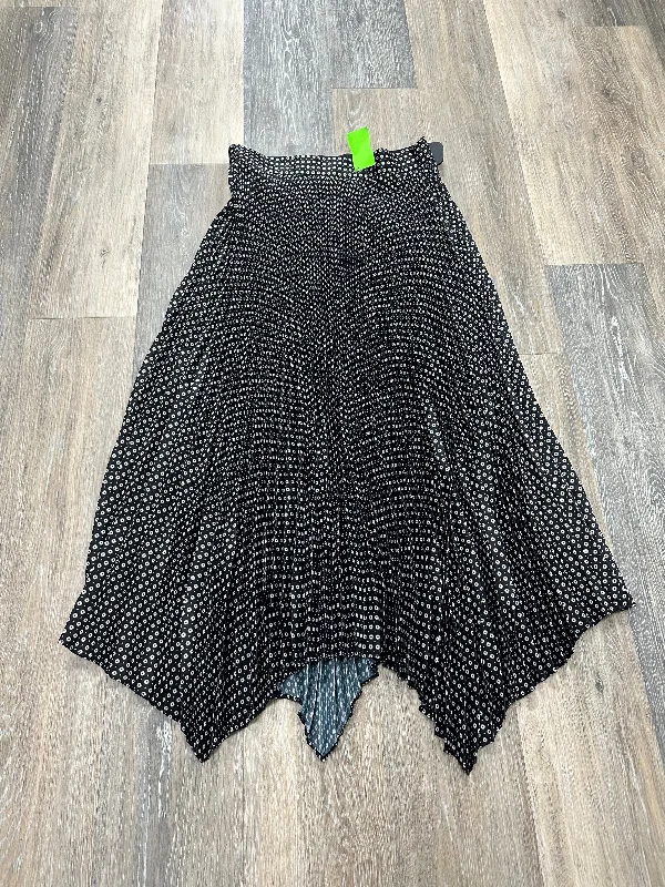 Wrap skirts in a velvet fabric for a luxurious feelSkirt Midi By Intermix  Size: 2