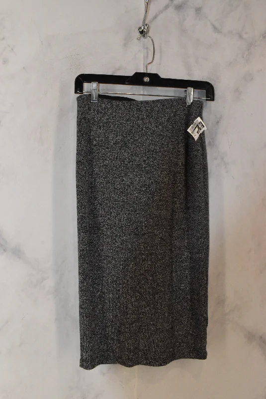 Denim skirts with a studded trimSkirt Midi By Old Navy  Size: Xs