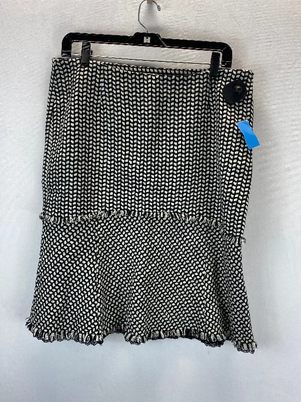 Long skirts with a handkerchief hemSkirt Midi By White House Black Market  Size: 12