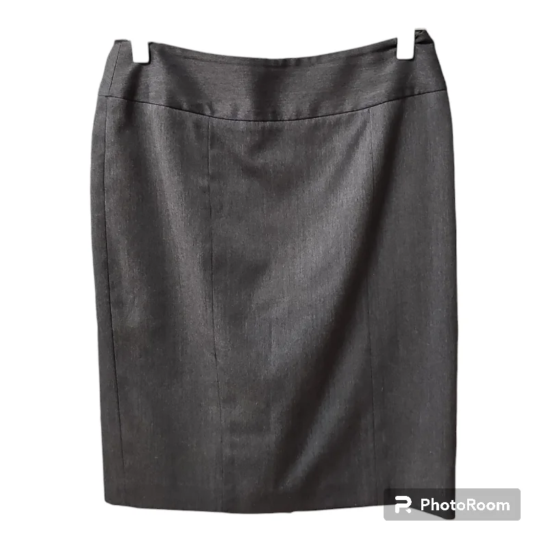Skirts with a gathered waist for a flattering fitSkirt Mini & Short By Anne Klein Size: 2 Skirts with a gathered waist for a flattering fitSkirt Mini & Short By Anne Klein Size: 2
