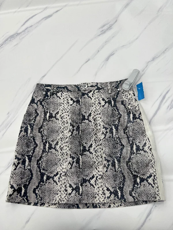 Skirts with a scalloped hem for a delicate touchSkirt Mini & Short By Bb Dakota Size: 4 Skirts with a scalloped hem for a delicate touchSkirt Mini & Short By Bb Dakota Size: 4