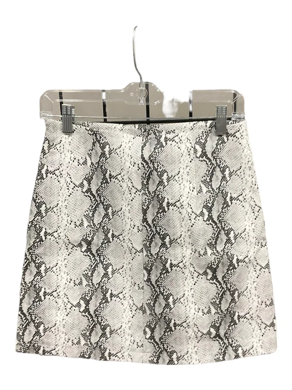 Ruffled skirts in a floral embroiderySkirt Mini & Short By Cupcakes And Cashmere  Size: S