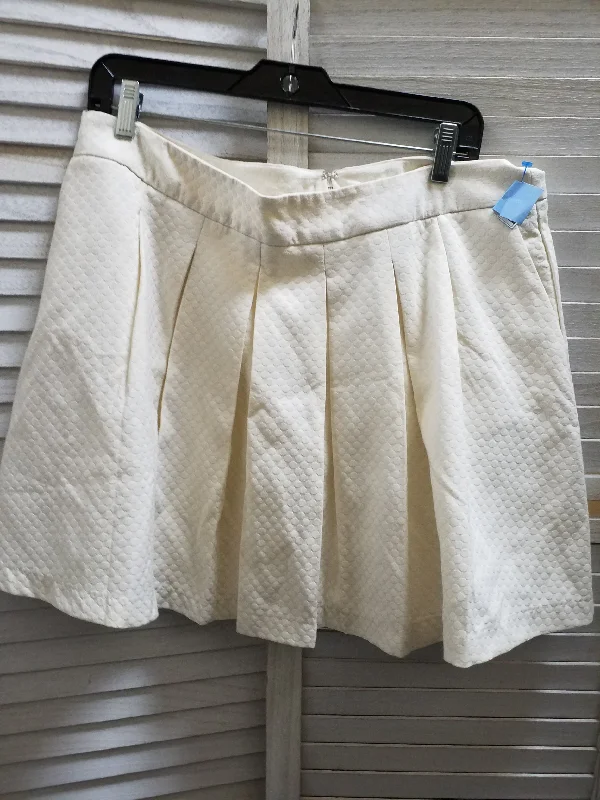 Mini skirts with a side bow detailSkirt Mini & Short By Elle  Size: Xl