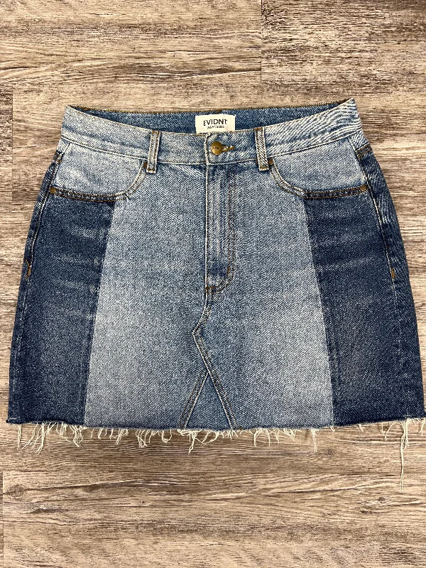 Skirts with a back vent for ease of movementSkirt Mini & Short By EVIDNT Size: 12