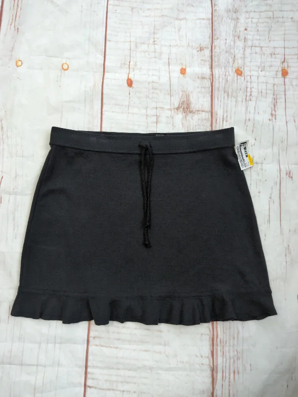 Skirts with an elastic waistband for comfortSkirt Mini & Short By Express  Size: M