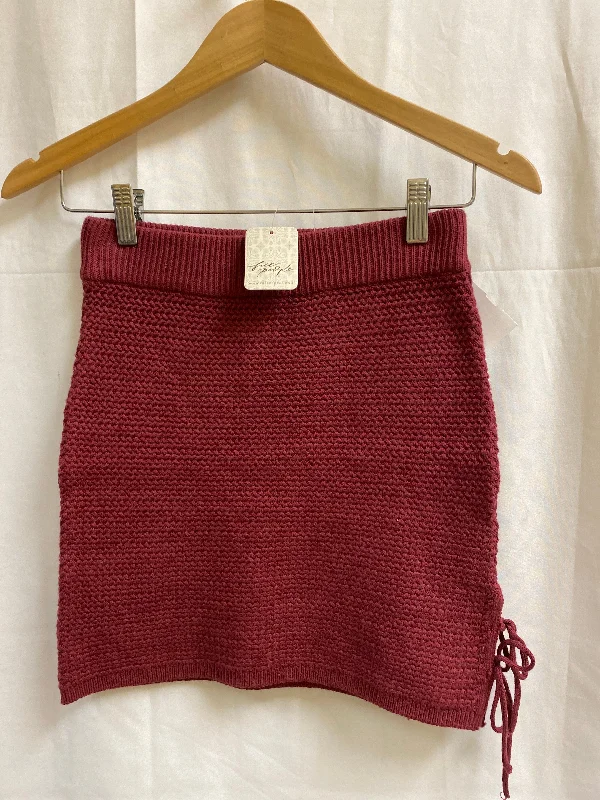 Skirts with a pleated back yokeSkirt Mini & Short By Free People  Size: 4