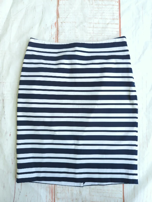 Tiered skirts for a fun and feminine silhouetteSkirt Mini & Short By Limited Size: 4 Tiered skirts for a fun and feminine silhouetteSkirt Mini & Short By Limited Size: 4