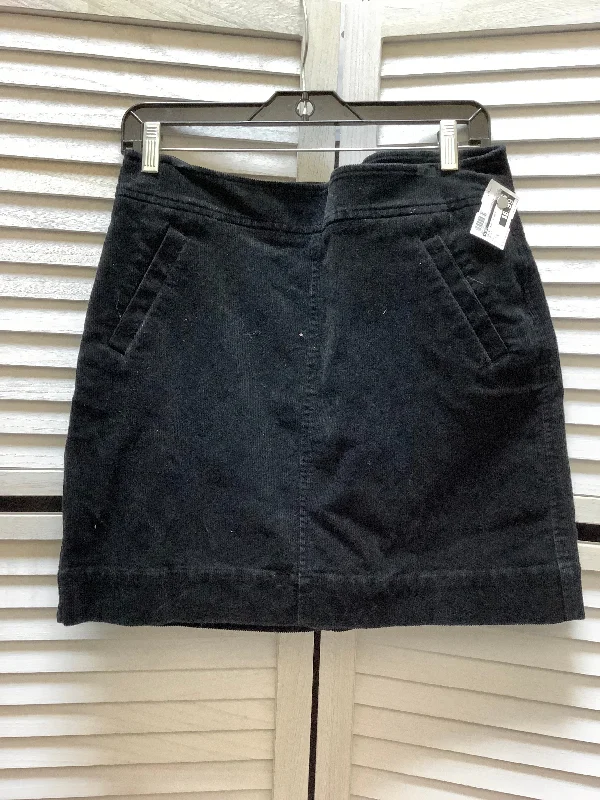 Printed skirts featuring geometric patternsSkirt Mini & Short By Loft  Size: 6