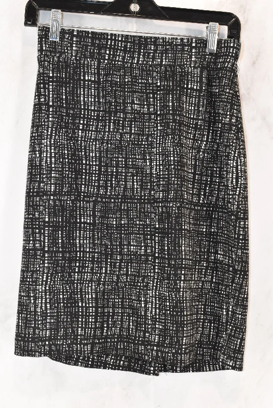 Denim skirts with a patchwork designSkirt Mini & Short By Nicole Miller  Size: S