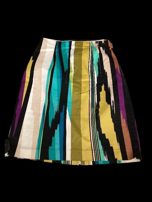 Skirts with a gathered waist for a flattering fitSkirt Mini & Short By Worthington Size: 4 Skirts with a gathered waist for a flattering fitSkirt Mini & Short By Worthington Size: 4