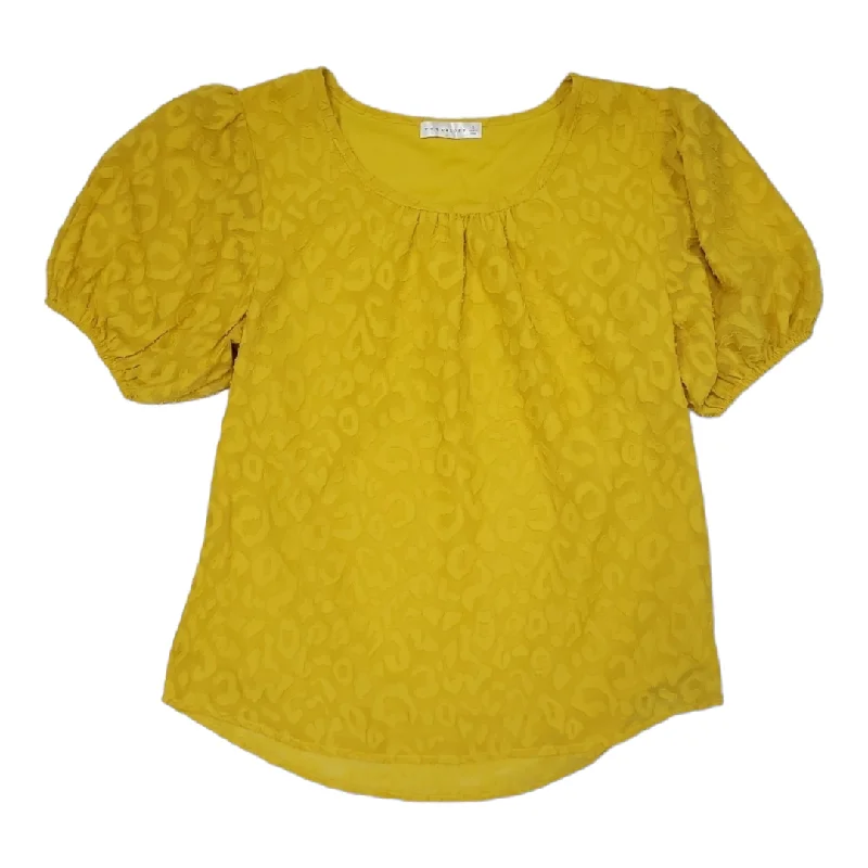 Pleated skirts with a pleated pocketToo Short Sleeve By Retrology Size: S