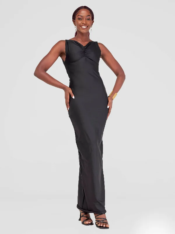 Maxi Dresses with Double - Layered Skirts for a Flowing EffectJuka Closet Maxi Dresses - Black