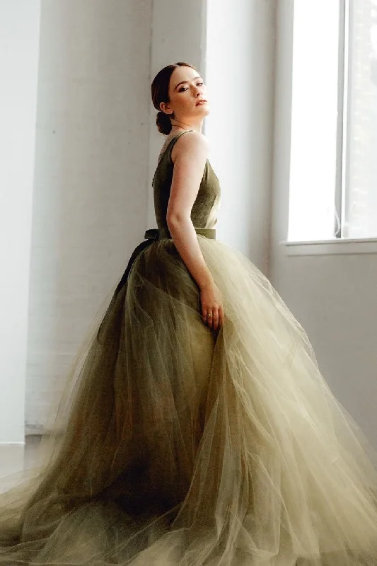 Taffeta Party Dresses with Pleated Bodice for Ladies' Structured and Formal LookVelvet Tank Top Prom Dresses with Tulle Skirt Taffeta Party Dresses with Pleated Bodice for Ladies' Structured and Formal LookVelvet Tank Top Prom Dresses with Tulle Skirt