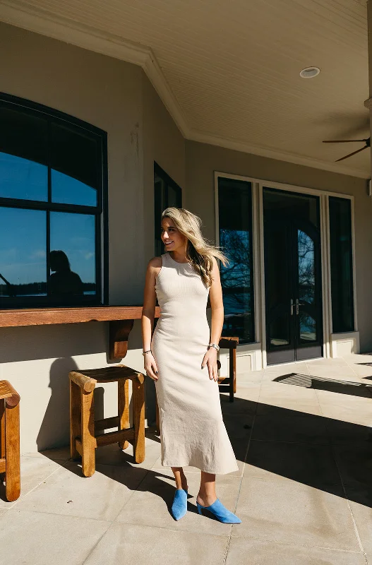 Midi dress for a photoshoot to create a stylish and memorable lookAusten Midi Dress - Taupe