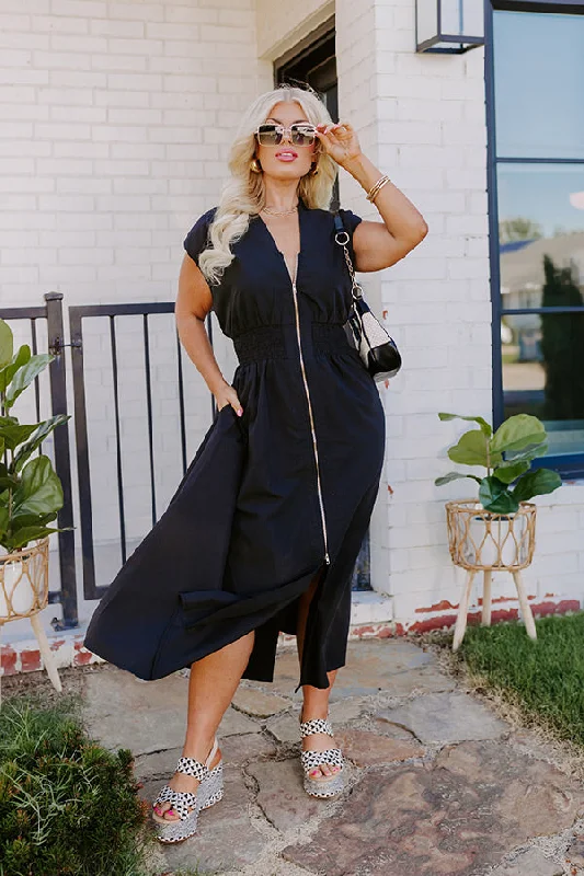 Midi dress for a city break to explore in style and comfortChic Ensemble Midi in Black Curves