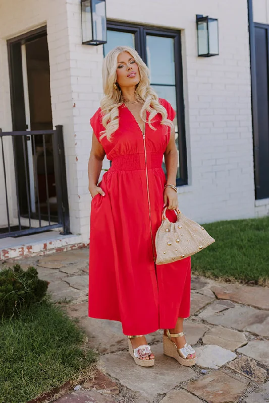 Button - down denim midi dress for a casual and laid - back lookChic Ensemble Midi in Red Curves