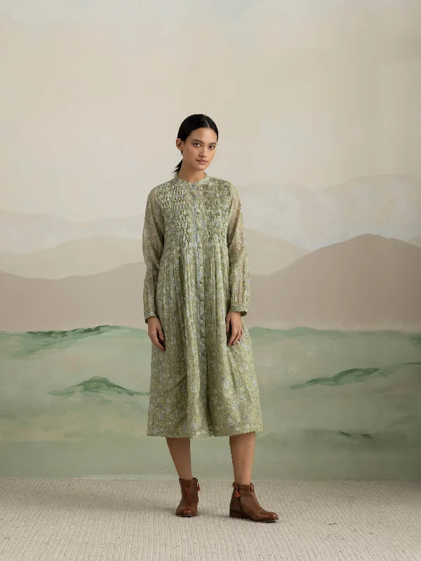 Appliqué - decorated midi dress for a unique and detailed styleGreen Pine Smock Midi Dress