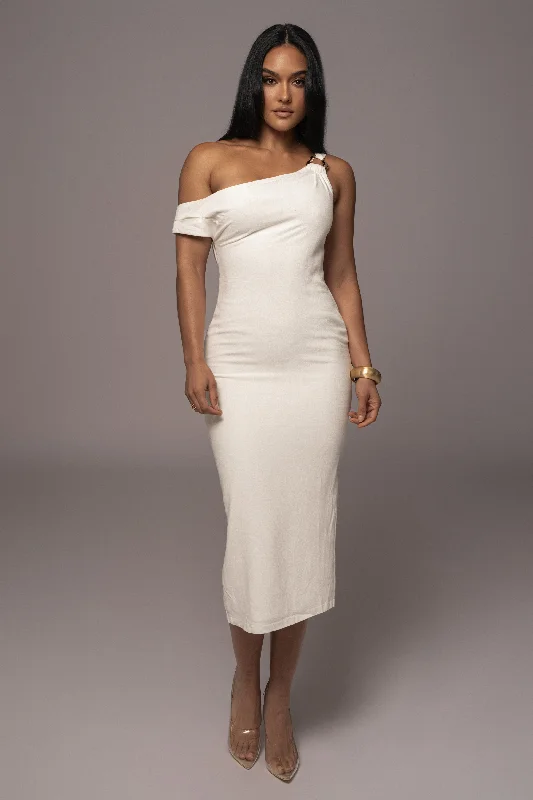 High - waisted pleated midi dress for a trendy and stylish appearanceIvory Escape Linen Dress