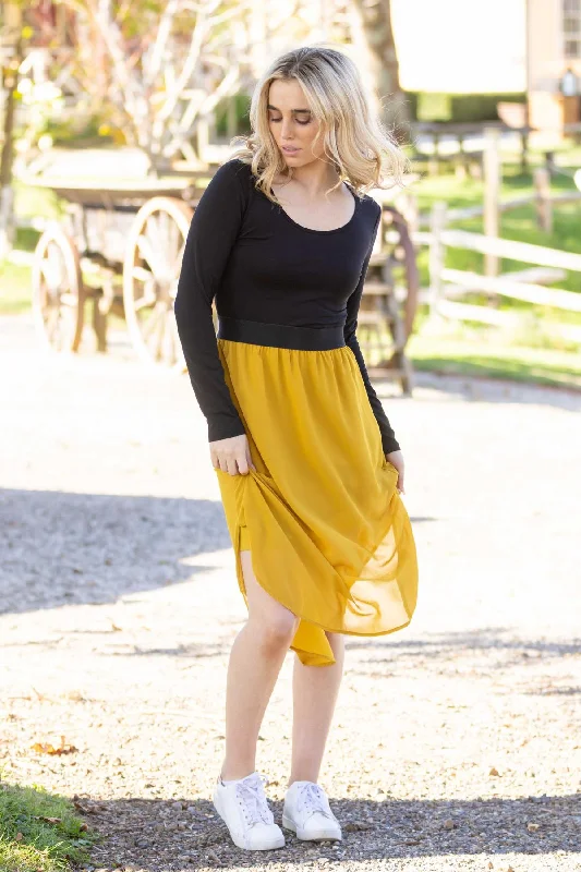 Midi dress for outdoor adventures such as hiking and campingSiri Midi Dress LS Black/Mustard